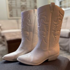 White Cowgirl Boots🤠🐄